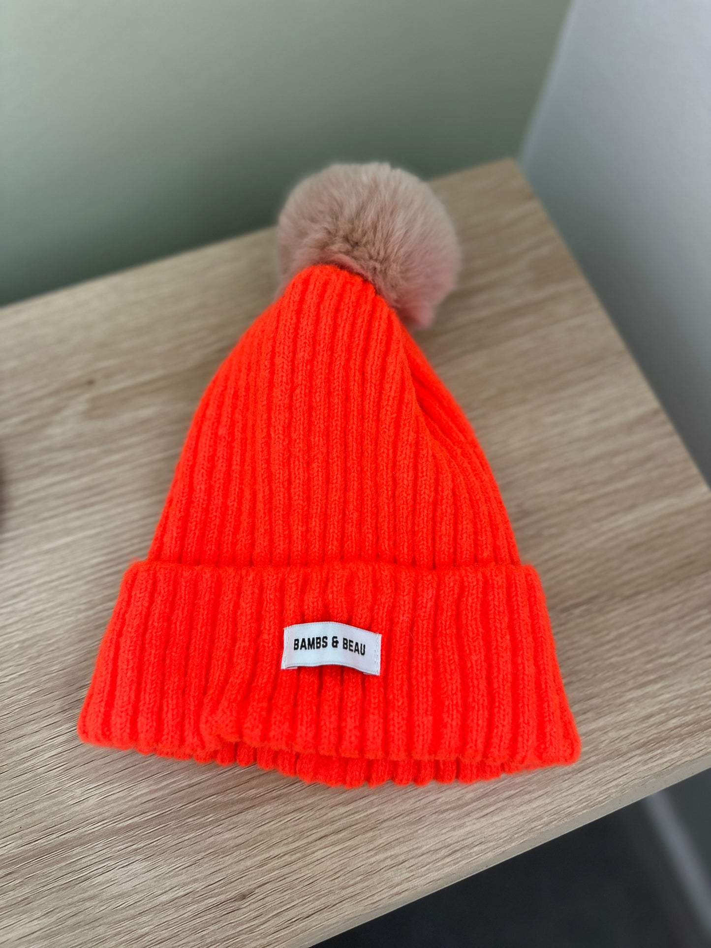 Kids fuchsia Bobble Hat