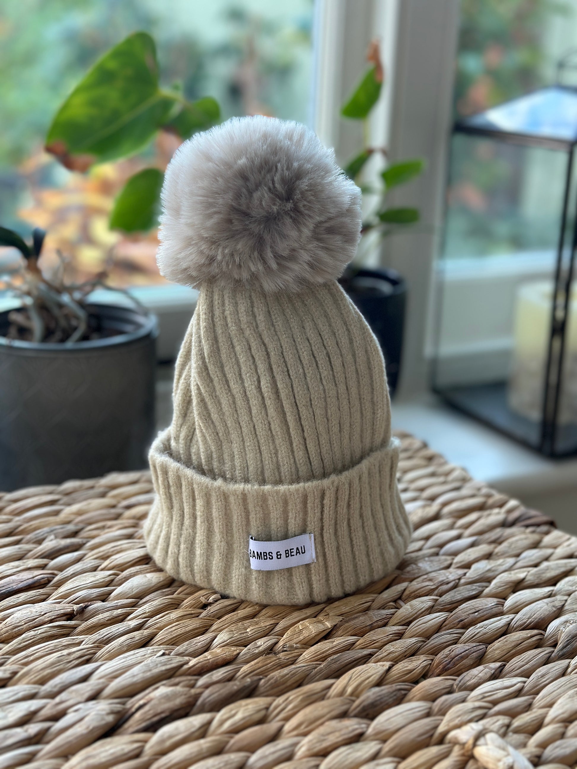 Kids Cream Bobble Hat – bambsandbeau1